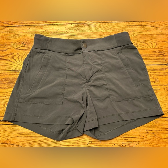 Athleta Pants - Athleta Trekkie North Shorts Sz2